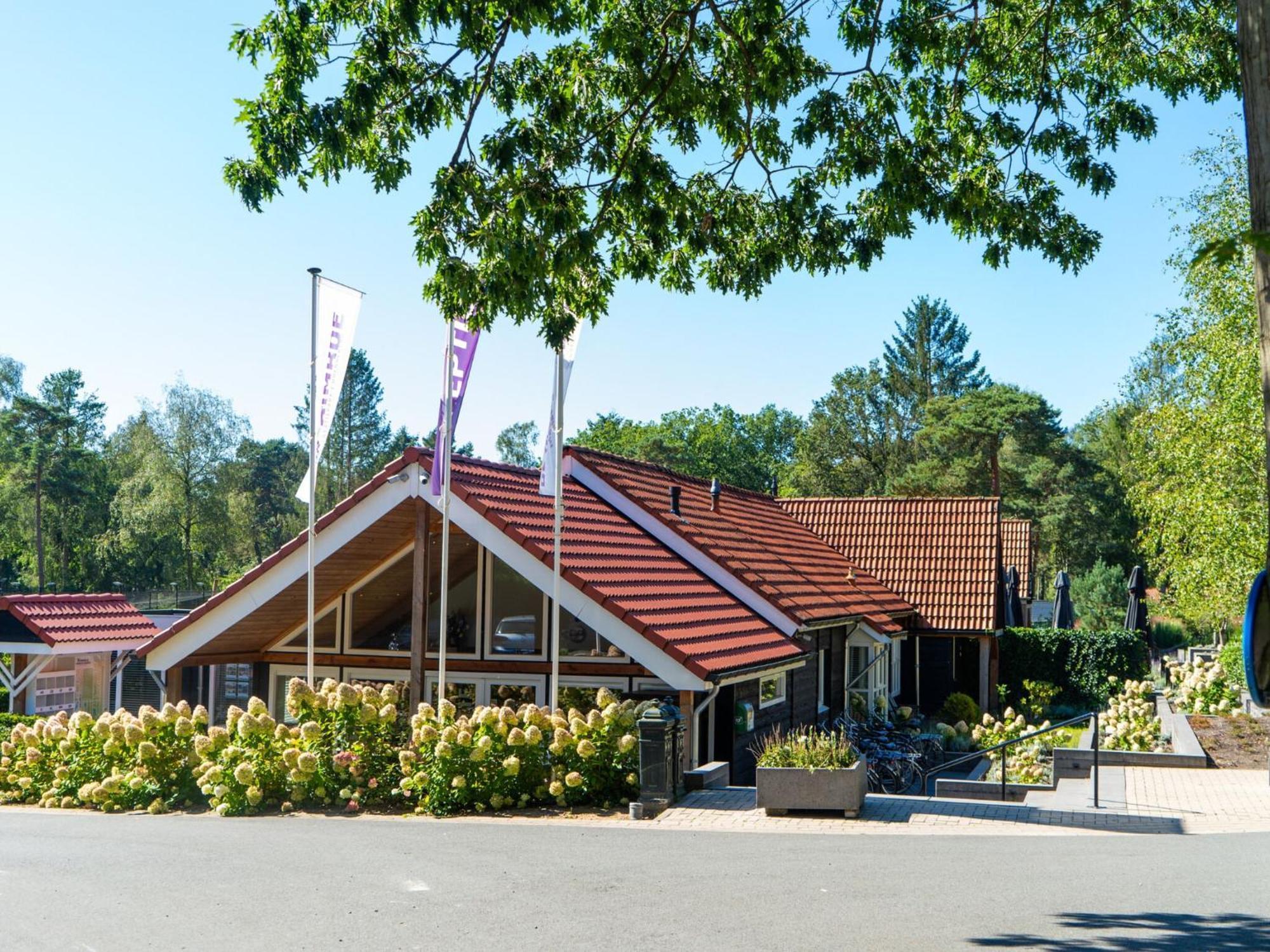Comfortable Chalet With Combination Microwave Near The Veluwe Хундерло Экстерьер фото